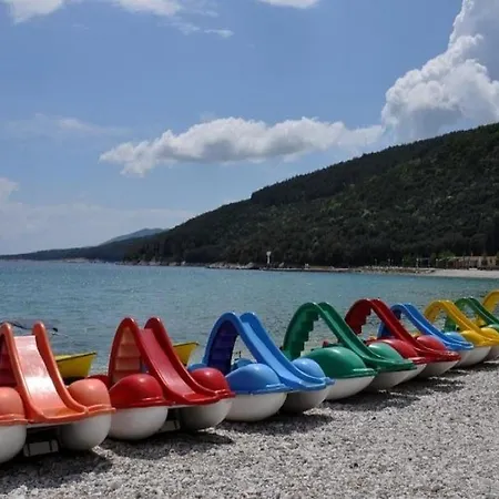 1 Bdr App With Sea View,pets Welcome,64 Apartman