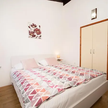 1 Bdr App With Sea View,pets Welcome,64 Apartman Rabac