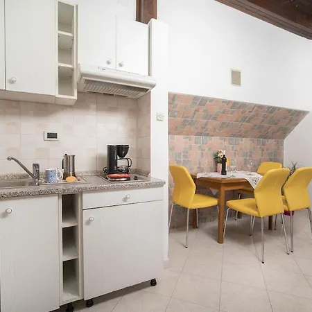 1 Bdr App With Sea View,pets Welcome,64 Rabac