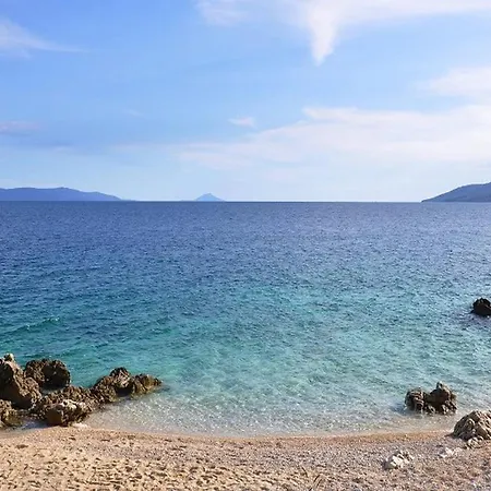 1 Bdr App With Sea View,pets Welcome,64 Apartman