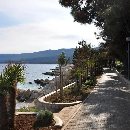 1 Bdr App With Sea View,pets Welcome,64 Apartman *