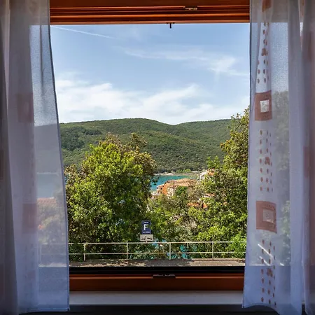 1 Bdr App With Sea View,pets Welcome,64 Apartman