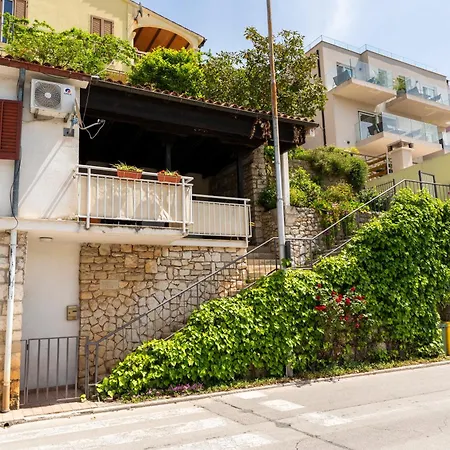 Apartman 1 Bdr App With Sea View,pets Welcome,64