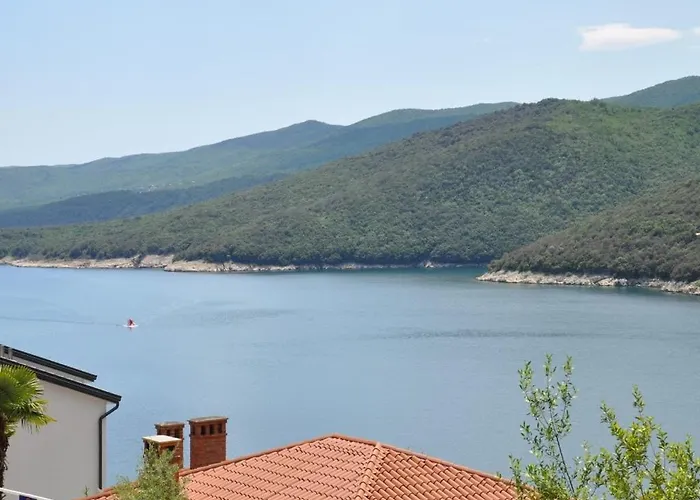 1 Bdr App With Sea View,pets Welcome,64 * Rabac