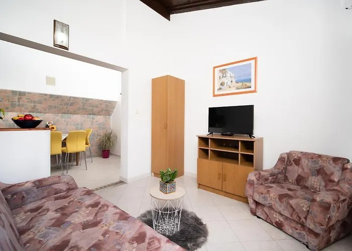 1 Bdr App With Sea View,pets Welcome,64