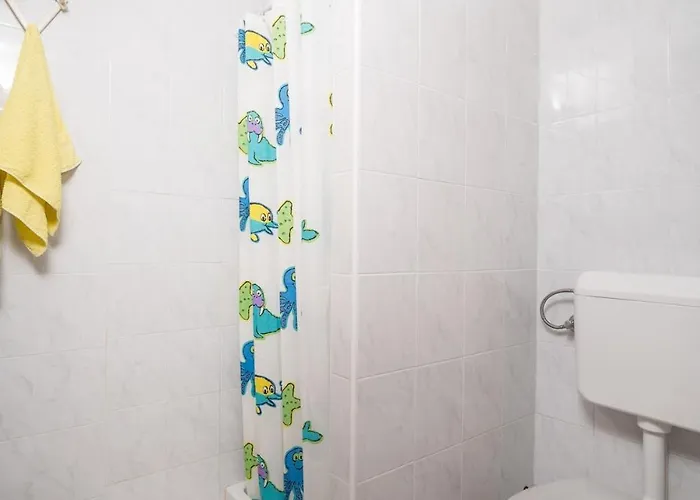 1 Bdr App With Sea View,pets Welcome,64 * Rabac