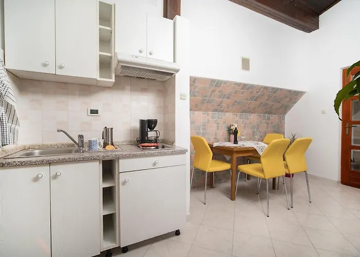 1 Bdr App With Sea View,pets Welcome,64 Rabac