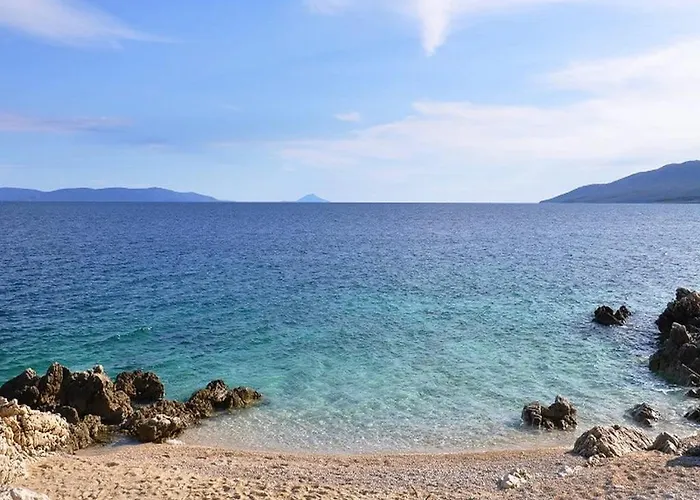 1 Bdr App With Sea View,pets Welcome,64 Apartment