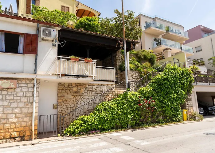 Apartment 1 Bdr App With Sea View,pets Welcome,64