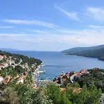 1 Bdr App With Sea View,pets Welcome,64 *