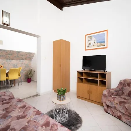 1 Bdr App With Sea View,pets Welcome,64
