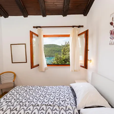 1 Bdr App With Sea View,pets Welcome,64 Appartement *