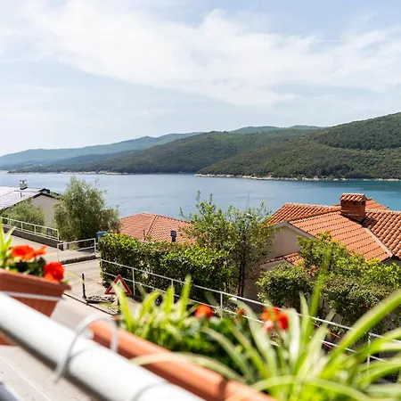 1 Bdr App With Sea View,pets Welcome,64 라벡