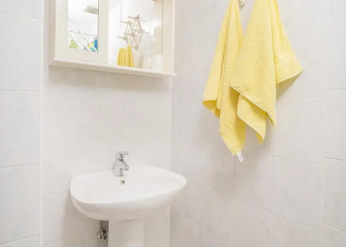 1 Bdr App With Sea View,pets Welcome,64 아파트