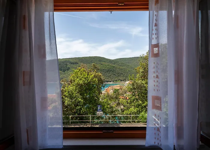 1 Bdr App With Sea View,pets Welcome,64 아파트