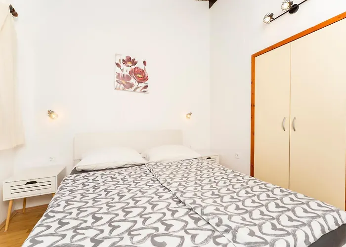 1 Bdr App With Sea View,pets Welcome,64 아파트